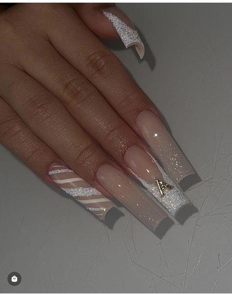 Clear Christmas Nails, Clear Glitter Nails, Pretty Fingers, Henna Nails, Gold Acrylic Nails, Long Acrylic Nail Designs, Winter Nails Acrylic, Baby Nails, Colored Acrylic Nails