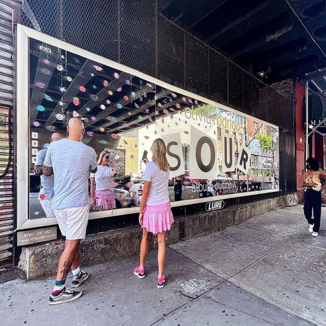 Olivia Rodrigo mirror billboard in Soho, NY// Universal Music Group, Geffen Records and Instagram - June 2021 Interactive Billboard, Soho Ny, Big Mirror, Universal Music Group, Olivia Rodrigo, Soho, Street View, Mirror, Concert