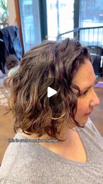 OHIO CURLY HAIR SPECIALIST on Instagram: "Big changes for this wavy haired guest! It turned out so adorable! This video is from last year and I never posted it. ❤️

#wavyhaircare #wavyhairtutorial #wavyhairroutine #wavyhairhelp #wavyhairspecialist #ohiowavyhair #learncurls #innersensepro" Frizzy Hair To Curly, Wavy Hair Without Diffuser, Curly Hair Specialist, Natural Looking Curls, Wavy Hair Care, Wavy Hairstyles Tutorial, Wavy Curls, Hair Specialist, Hair Help