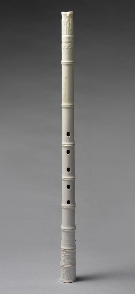 XIAO Qing dynasty (1644–1911), 18th–19th century. Chinese vertical end-blown flute generally made of bamboo. The xiāo is a very ancient Chinese instrument usually thought to have developed from a simple end-blown flute used by the Qiang people of Southwest China in ancient period. Woodwind Instruments, Music And Art, Music Technology, Old Music, Qing Dynasty, Ancient Chinese, Playing Guitar, Metropolitan Museum Of Art, Metropolitan Museum