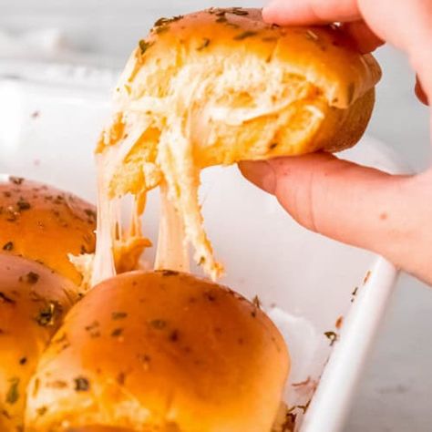 Buffalo Chicken Sliders - It Starts With Good Food Buffalo Chicken Rolls Old Chicago, Chicken Buffalo Ranch Sliders, Buffalo Chicken Slider, Buffalo Chicken Appetizers, Buffalo Chicken Sliders Recipes, Sweet Hawaiian Rolls, Buffalo Chicken Rolls, Vegetarian Drinks, Sliders Recipes Chicken