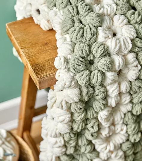 Flower Knit Blanket, Crochet Flower Blanket Pattern Free, Puffy Crochet, Crochet Throws, Diy Sale, Puff Flower, Crochet Flower Blanket, Crochet Puff Flower, Fabric Wreath