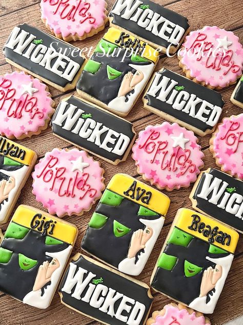 Wicked Cake Musical, Wicked Musical Party Decorations, Wicked Musical Party Ideas, Wicked Birthday Party Decorations, Wicked Cookies Decorated, Wicked Movie Party, Wicked Musical Birthday Party, Wicked Food Ideas, Wicked Birthday Cake