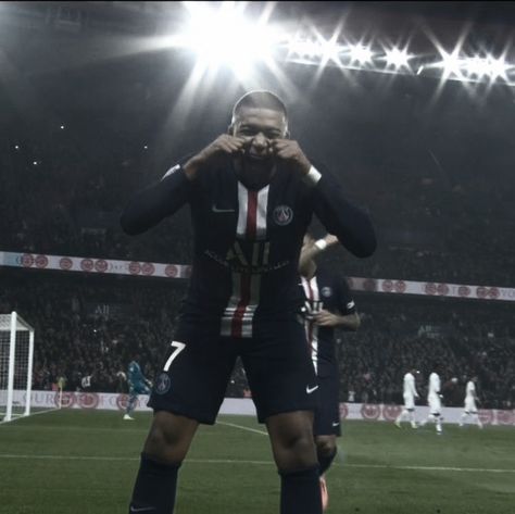 #football #mbappe Mbappe Pp, French Football Players, Football Troll, Football Players Images, Football Icon, Kylian Mbappe, Football Quotes, Alien Stage, Football Memes