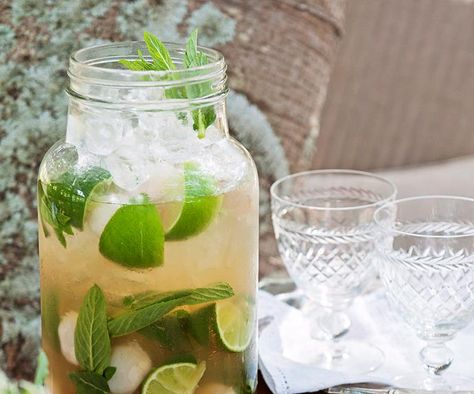 Lychee Mojito, Diy Home Renovations, Lychee Juice, Vodka Ice, Shakes Drinks, Diy Drinks, Soda Water, Vegan Christmas, Fancy Food