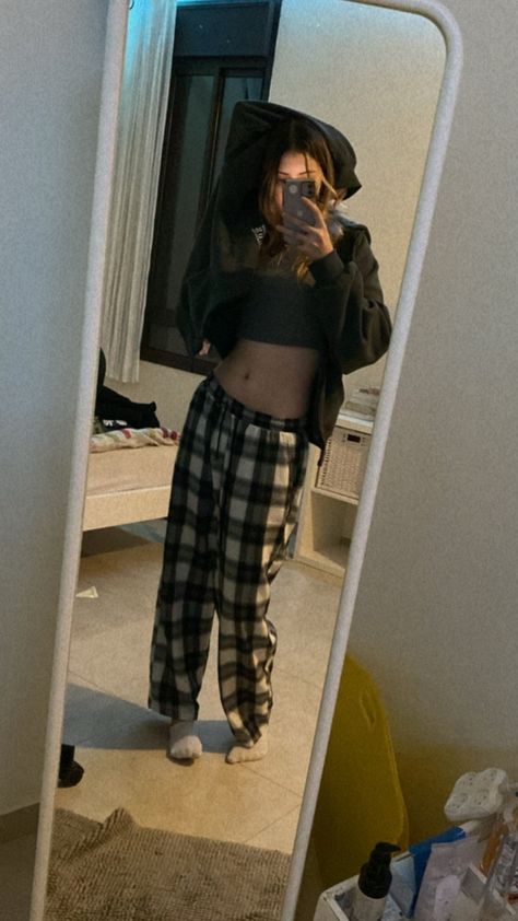 Cute Outfits Pjs, Fluffy Pajamas Aesthetic, Sleep Pants Outfit, Pijamas Pants Outfit, Pjamamas Outfit Aesthetic, Black Pjs Aesthetic, Women Pjs Aesthetic, Cute Pjamamas Aesthetic, Pjs Outfits Grunge