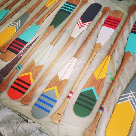 Canoe paddles by NORQUAY Co. Inspiration for painting oars. More ideas for painted #oars on Completely Coastal here: http://www.completely-coastal.com/2011/03/painted-oars-diy-or-buy.html Painted Oars, Deco Surf, Painted Paddles, Boat Oars, Canoe Paddle, Lake Decor, Camp Style, Camping Decor, Beach House Style