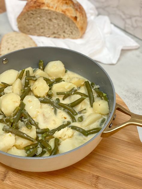 Creamy Green Beans And Potatoes, Creamed Potatoes And Green Beans, Green Bean Potato Soup, Beans Side Dish, Cream Potatoes, Slavic Recipes, Creamy Green Beans, Southern Green Beans, Green Beans Side