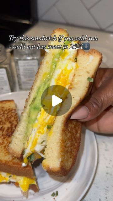 Erin Hajj | Queen of the Kitchen on Instagram: "Fried Egg & Avocado Sandwich! The FLAVA is so good you won’t even miss the meat   SN: I’m still packing to move… but the one thing I’mma always do is leave out a few pans, plates & utensils until I see the moving truck pull up in the driveway. Uber Eats don’t ever see a dime of my money 🤣   Use code “SAVE20” & enjoy!   @e.marie.eats INGREDIENTS: 🌿❤️ GARLICKY GOODNESS & EVERYTHING BUT THE EGG Gourmet Spice Blends & Roasted Garlic Butter   EVERYTHING ELSE YOU NEED: 🍳 Eggs 🍳 Brioche Bread 🍳 Avocado  🍳 American Cheese   FOLLOW @e.marie.eats for more FLAVA‼️ SAVE + SHARE + SHOP 📲  #EMarieEats #Eggs #WeGotFoodAtHome" Egg Avocado Sandwich, Fried Egg Avocado, Roasted Garlic Butter, Egg Biscuits, Egg Avocado, Truck Pulls, Biscuit Sandwich, Avocado Sandwich, Brioche Bread