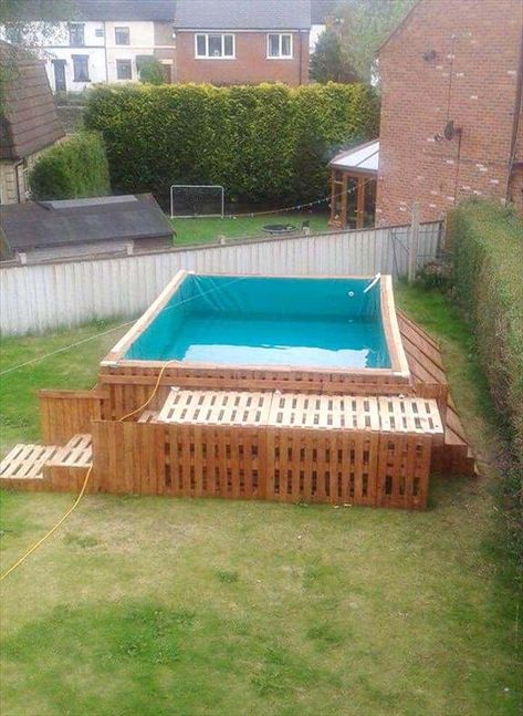 Pallet Patio Decks, Patio Chico, Pallet Pool, Kleiner Pool Design, Spa Jacuzzi, Building A Swimming Pool, Pallet Patio, Garden Swimming Pool, Diy Swimming Pool