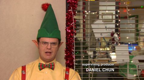 The Office Us, Random Screenshots, The Office Dwight Schrute, The Office Dwight, The Office Show, Office Tv, Office Memes, Christmas Memes, Office Wallpaper