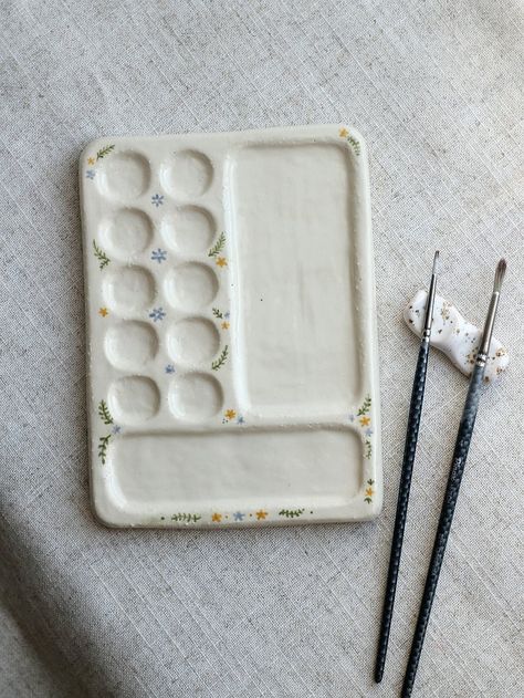 Ceramic Pallet Diy, Handmade Clay Paint Palette, Watercolor Pallete Ceramic, Diy Ceramic Paint Palette, Air Dry Clay Watercolor Palette, Ceramic Art Palette, Clay Painting Palette, Handmade Paint Palette, Handmade Ceramic Paint Palette