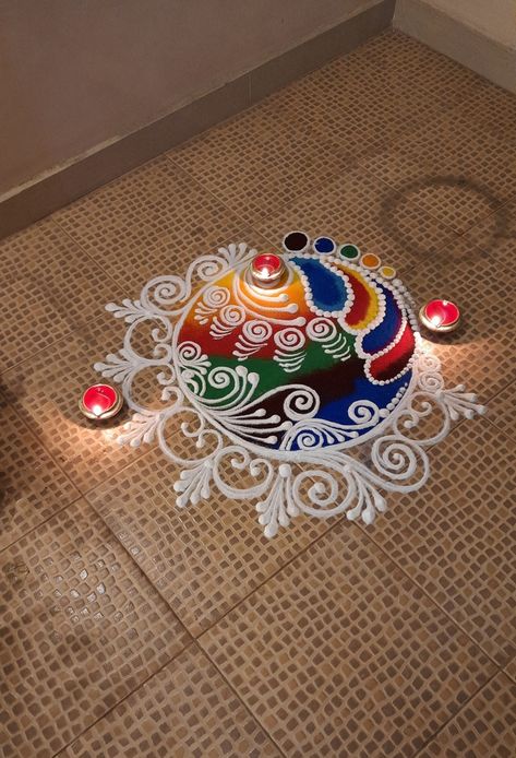 Simple Elegant Rangoli Design, Gauri Ganpati Rangoli Design, Circular Rangoli Designs, Peacock Kolam, Ganpati Rangoli, Daily Rangoli Designs, Sanskar Bharti Rangoli Designs, Simple Flower Rangoli, Easy Rangoli Designs Videos