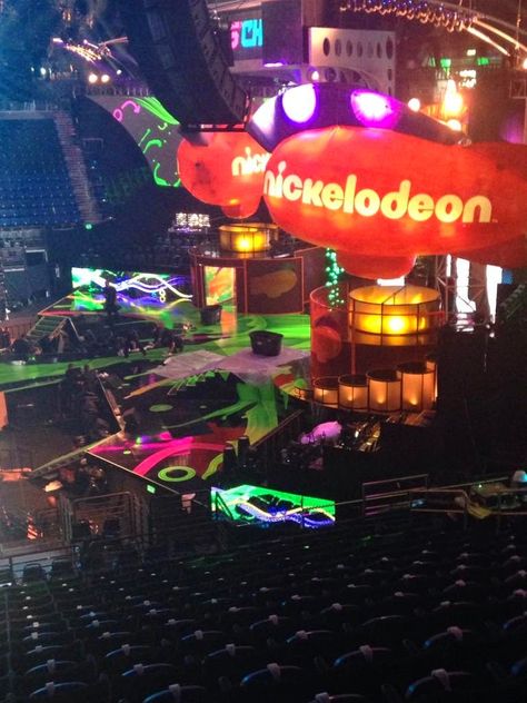 STAGE Nickelodeon Kids’ Choice Awards 2014 Kid Choice Awards, Concert Stage Design, Tv Set Design, Tv Studio, Kids Choice Awards, Tv Set, Concert Stage, Sports Awards, Kids Choice Award