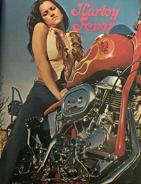 Chicks On Bikes, Old School Chopper, Biker Stuff, Biker Aesthetic, Harley Davidson Chopper, Biker Babe, Motorbike Girl, Lady Riders, Vintage Biker