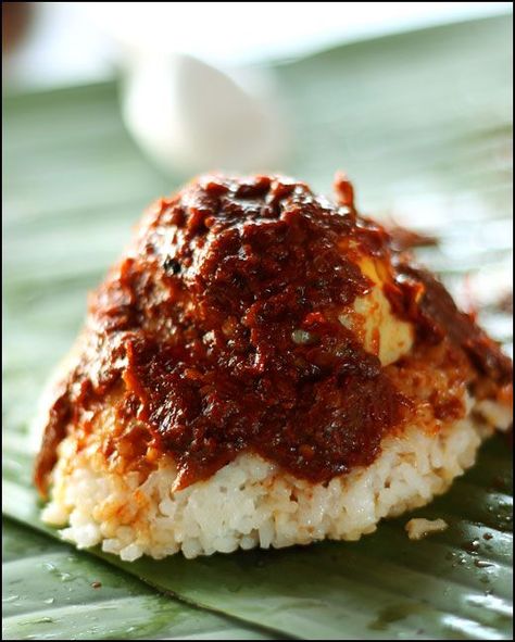 Nasi Lemak Bungkus Nasi Lemak Bungkus, Malaysia Food, Cantonese Food, Malaysian Cuisine, Taiwanese Food, Nasi Lemak, Singapore Food, Asian Soup, Malaysian Food