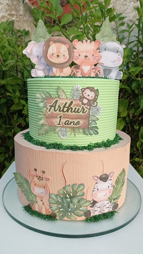 Wild One Birthday Cake 2 Tier, Dessert Table Safari Theme, Bolo Fake Safari, Pastel Safari, Baby Birthday Cakes, Easy Cake Decorating, Safari Birthday, Safari Party, Safari Theme