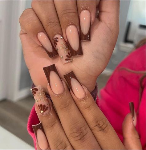 Brown Coffin Nail Designs, Fall October Nails Short, Brown Short Nails Acrylic, Fall Nails Inspo Square, Fall Nails Dark Brown, Dark Orange Nails Acrylic, Fall Nail Inspo Medium Length, Fall Acrylic Nails Short Square, Cute Fall Nails Designs