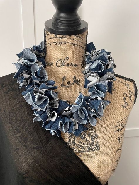 Denim Scarf, Denim Necklace, Necklace Fabric, Braided Scarf, Denim Crafts Diy, Knitted Necklace, Blue Jeans Crafts, Denim Jewelry, Scarf Necklace