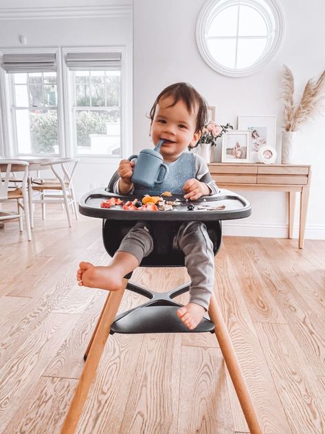 These are the best high chairs, period! - Mint Arrow #mintarrow #baby #highchairs #besthighchairs #babychecklist #babylist #babyregistry #bestbabyhighchair Best Baby High Chair, Baby Shower Giveaways, Best High Chairs, Baby Giveaways, Best Baby Registry, Ikea High Chair, Solly Baby Wrap, Baby Registry List, Registry List