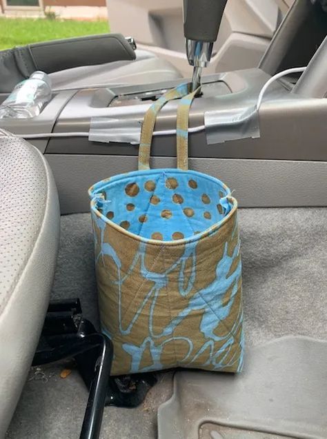 Fabric Garbage Can For Car, Diy Car Sewing Projects, Fabric Trash Bag For Car, Car Garbage Can Ideas, Trash Bag For Car Pattern, Car Trash Can Sewing Pattern Free, Car Waste Basket Diy, Car Garbage Bags Pattern, Car Trash Bag Diy Pattern Free