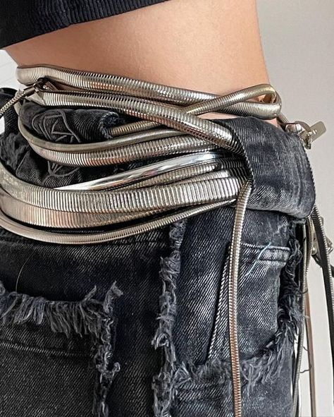 @luis_dobbelgarten on Instagram: "SNAKE BELT 12 IN 1 COMING SOON" High End Designer Fashion, Industrial Fashion, Snake Belt, Futuristic Fashion, New Rock, Mode Inspo, 2024 Fashion, Mode Inspiration, Style Outfits