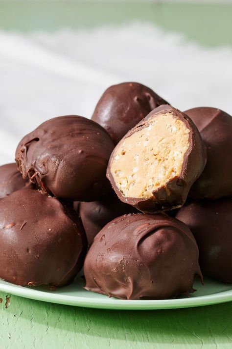 Peanut Butter Balls Peanut Butter Balls Easy, Honey Garlic Meatballs, Peanut Butter Balls Recipe, Chocolate Covered Peanuts, Gluten Free Peanut Butter, Butter Balls, Butter Rice, Peanut Butter Balls, Melting Chocolate Chips