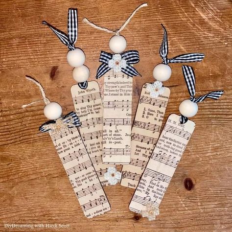 Hymn Crafts Diy, Crafts With Old Music Pages, Musical Crafts, Old Hymnal Crafts Diy, Crafts Using Old Sheet Music, Crafts With Hymnal Pages, Book Markers Ideas, Hymnal Page Crafts, Hymnal Crafts