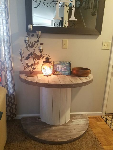 DIY Entry Way wire spool table Farmhouse Decor Diy, Trendy Farmhouse, Entry Ideas, Farmhouse Decor Ideas, 2x4 Furniture, 2x4 Furniture Plans, Diy Farmhouse Decor, Diy Farmhouse, Round Table