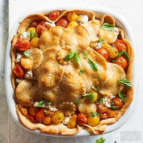 Chicken pot pie, taco pie, or BLT pie, these savory recipes mean you eat pie for dinner guilt-free. #pies #dinner Tomato Pie Recipe, Dinner Pies, Fresh Tomato Recipes, Tomato Pie, Savory Tart, Savory Pie, Pesto Recipe, Garden Recipes, Soup And Sandwich