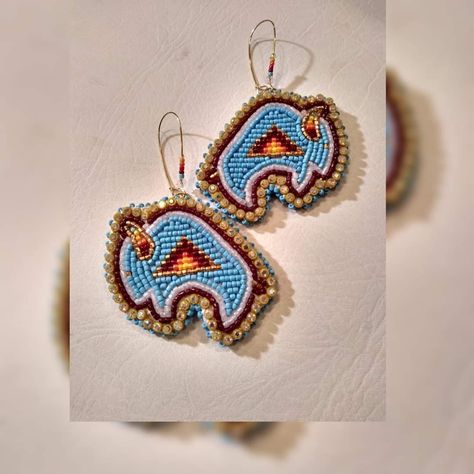 Beaded Buffalo Earrings, Buffalo Beadwork, Lakota Beadwork, Metis Beading, Beaded Buffalo, Pretty Beaded Jewelry, Powwow Beadwork, Indigenous Beading, Native Outfits