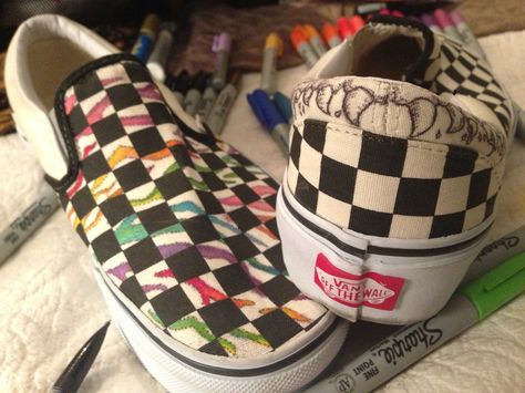 sharpie doodling on black/white checkered vans (in-progress) #sharpie #shoes #vans #rainbow #teeth #doodle #zebrastripes #zebra #rainbowzebra #checkeredvans #wip #skateshoes Custom Checkered Vans, Painted Checkered Vans, Teeth Doodle, Shoe Painting Ideas Vans, Custom Vans Slip On, Vans Ideas, Vans Art, Jean Painting, Vans Rainbow