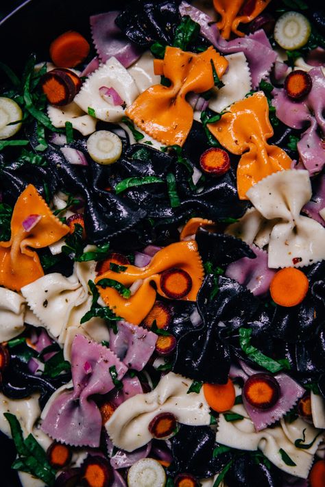 Halloween Pasta Salad, Vegetarian Halloween, Creepy Carrots, Halloween Pasta, Spooky Dinner, Vegan Halloween, Spooky Food, Halloween Party Dinner, Halloween Food Treats