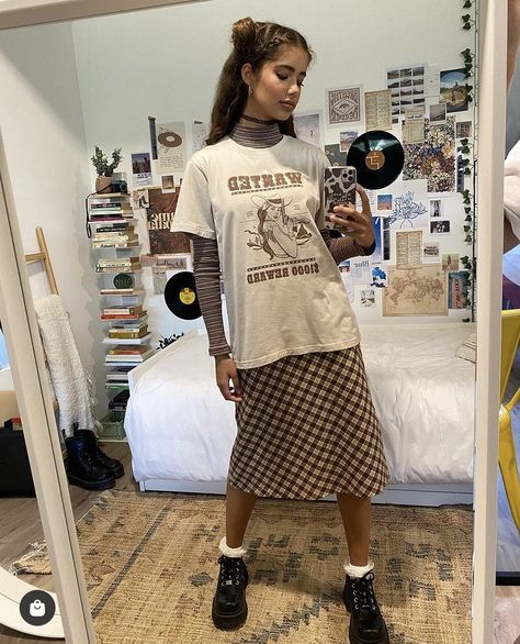 Oversized Tshirt Layered Outfit, Layered Tshirt Outfits, Layered Outfits Grunge, Layered T Shirt, Funky Outfits, Fashion Capsule, Layering Outfits, Tshirt Outfits, Summer Fashion Outfits