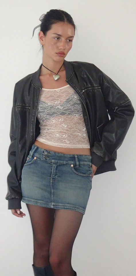 Low Rise Denim Mini Skirt in Desert Wash Jeans Mini Skirt Outfit, Skirt Outfits Short, Mini Jean Skirt Outfit, Denim Mini Skirt Outfit Summer, Short Denim Skirt Outfits, Mini Denim Skirt Outfit, Jean Mini Skirt Outfit, Jeans Skirt Outfit, Mini Skirts Outfits