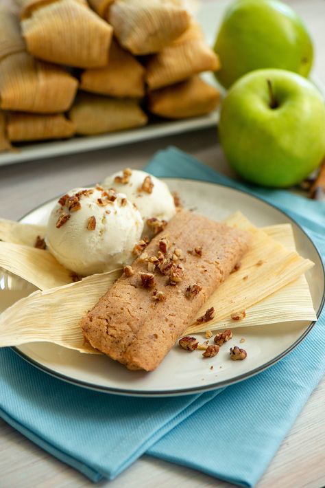 Apple Pie Tamales, Apple Tamales, Dessert Tamales Recipe, Sweet Tamales Mexican, Desert Tamales Recipe, Desert Tamales, Moist Banana Nut Muffins, Dessert Tamales, Traditional Tamales Home Made