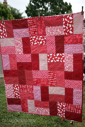 Colchas Quilting, Lap Quilt Patterns, Red And White Quilts, Quick Quilt, Red Panels, Lap Quilts, Beginner Quilt Patterns, Soft Life, Easy Quilt Patterns