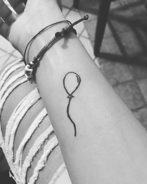 One Line Art Tattoo, Minimalist Line Art Tattoo, Line Art Tattoo Ideas, Tattoo Donna, Tattoo Ideas Music, Flash Art Tattoo Ideas, Glowing Tattoos, Tattoo Ideas Couple, Wow Tattoo