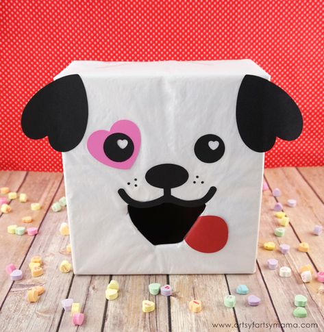 Puppy Dog Valentine Card Box with Free Cut File at artsyfartsymama.com Diy Valentine's Mailbox, Girls Valentines Boxes, Valentine Boxes For School, Diy Valentines Box, Kids Valentine Boxes, Valentine Card Box, Monster Valentines, Puppy Valentines, Dog Valentine