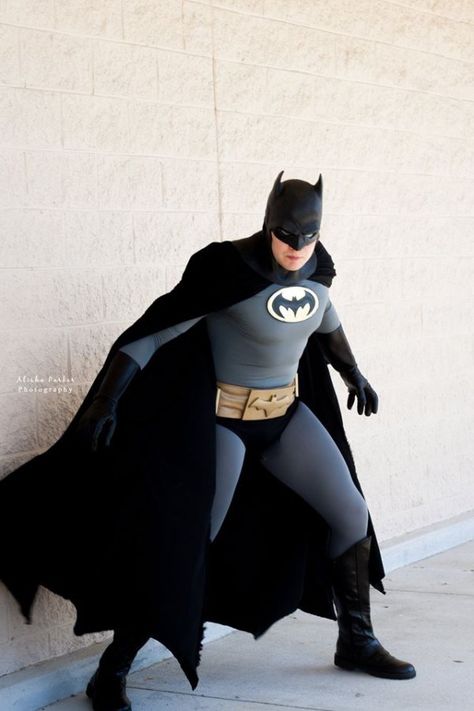 Batman Batman Cape Art, Batman Poses Reference, Marvel Cosplay Ideas, Batman Poses, Iron Batman, Robin Suit, Batman Year One, Dream Cosplay, Batman Redesign