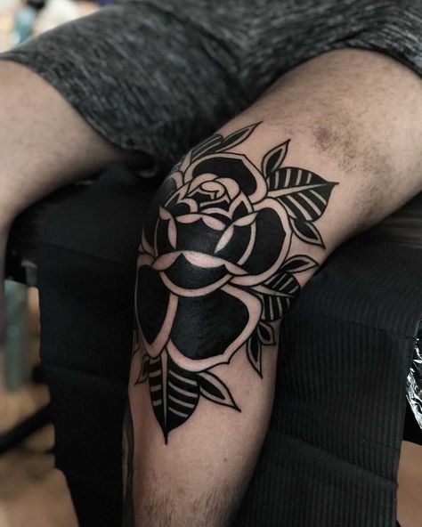 Rose Knee Tattoo, Tattoo Knee, Tato Tradisional, Backpiece Tattoo, Tattoo Old School, Black Rose Tattoos, About Rose, Muster Tattoos, Elbow Tattoos