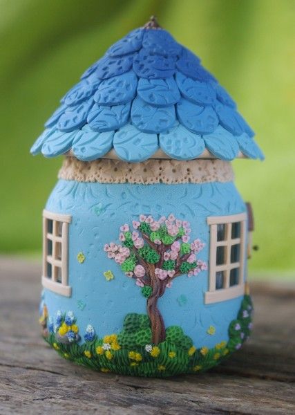 Flower Wall Hanging Decor, Room Hanging Decor, Diy Paper Wall Hanging, Polymer Clay Kunst, Wall Hanging Ideas, Clay Fairy House, Polymer Clay Fairy, Clay Jar, Fairy House Diy