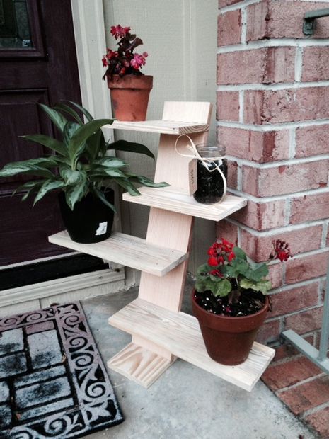 Doesn't take long to build. Pallet Plant Stand, Corner Plant, Support Pour Plante, Plant Stands Outdoor, Modern Plant Stand, Wooden Plant Stands, Support Plante, Garden Wallpaper, Wood Plant Stand