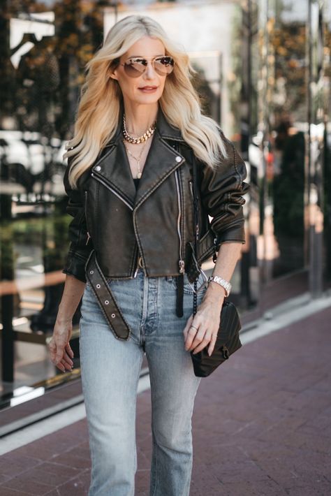 The quintessential fall jacket: a cropped leather moto jacket 🤎 I'm wearing an XS Fall Outfits 2023, Fashion Trends Winter, Winter Outfit Inspiration, Outfits 2023, Leather Moto, Fall Jackets, Leather Moto Jacket, Fall Fashion Trends, Fall Fashion Outfits