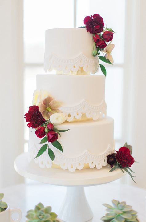 lace wedding cake - photo by Maureen Pacheco Photography http://ruffledblog.com/elegant-latin-hacienda-styled-wedding Latin Inspired Wedding, Latin Wedding, Spanish Style Wedding, Mexican Wedding Cake, Mexican Themed Weddings, Hacienda Wedding, Wedding Cake Fresh Flowers, Wedding Cake Photos, Lace Wedding Cake