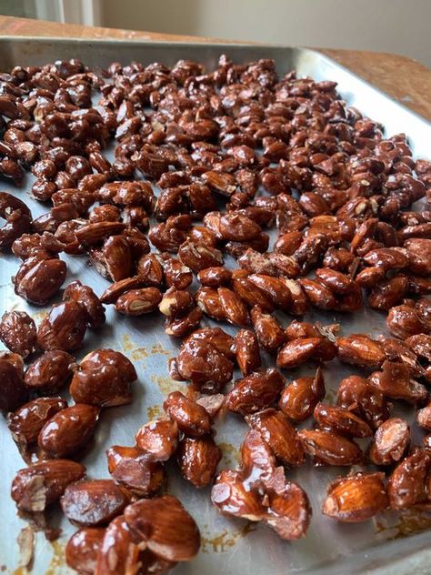 Sour Cream Banana Bread, Spiced Almonds, Homemade Trail Mix, Easy Christmas Treats, Nut Recipes, Homemade Holiday, Candied Pecans, Chocolate Pecan, Roasted Almonds