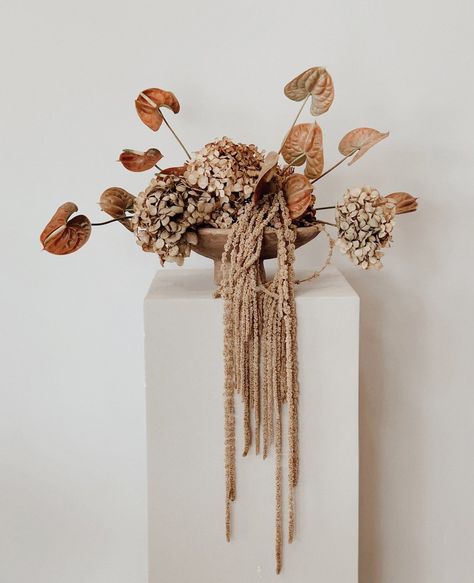 moody textural florals in faded brown & terracotta tones.. anthuriums, dried hydrangea, amarathus Amaranthus Arrangement, Amaranthus Floral Arrangement, Earth Tone Floral Arrangements, Terracotta Neutral Flowers, Brown Anthurium, Brown Amaranthus, Anthurium Arrangement, Bronze Amaranthus, Floral Sculpture