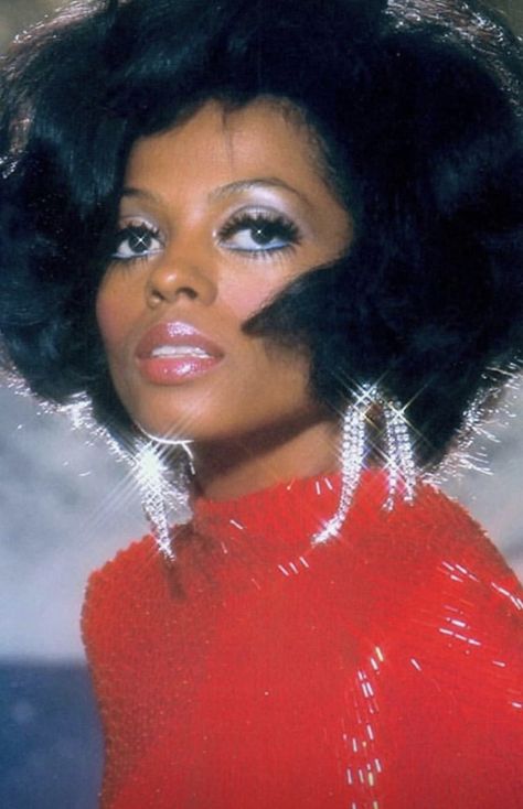 Diana Ross 70’s Disco Makeup, 70’s Makeup, 70s Disco Makeup, 1960s Makeup, Look Disco, Disco Makeup, 70s Mode, 70’s Disco, 60s Makeup