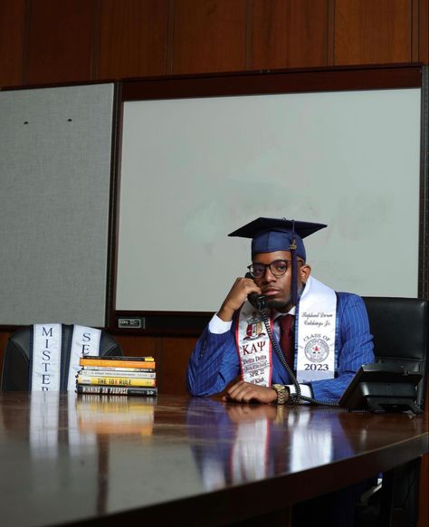 Scholar Photoshoot, Convocation Photoshoot, Male Graduation Pictures, Male Graduation, Customized Socks, Grad Shoot, College Graduation Pictures Poses, College Graduation Photoshoot, College Graduation Photos