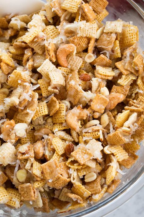 Sweet Holiday Chex Mix - Cooking Classy Holiday Chex Mix Recipes, Chex Mix Recipes Christmas, Chex Mix Recipes Sweet, Chex Recipes, Sweet Chex Mix, Sweet Chex, Party Mix Recipe, Chex Mix Christmas, Chex Mix Recipe